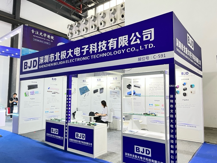 北极大X4104X系列线对板连接器：卓越性能与创新设计